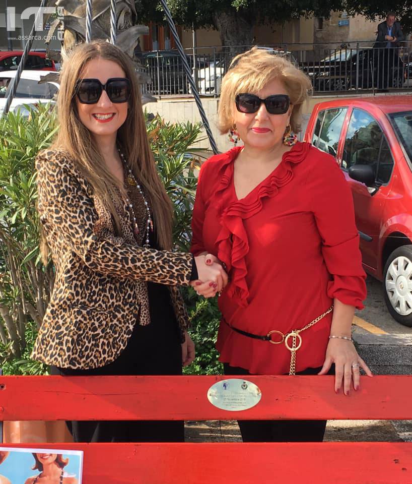 La “Rete Antiviolenza Amorù” con la Fidapa di Altavilla Milicia in seguito alla rimozione della targa sulla panchina rossa